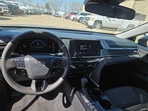 Used 2025 Toyota Camry LE image 16