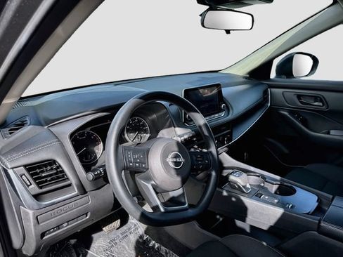Used 2024 Nissan Rogue S FWD image 9