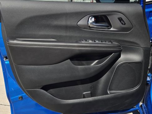 New 2026 Chrysler Pacifica Select w/ S Appearance Package image 14