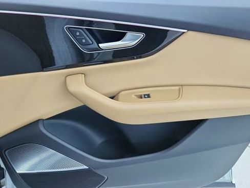 Used 2021 Audi Q8 Prestige w/ Prestige Package image 23