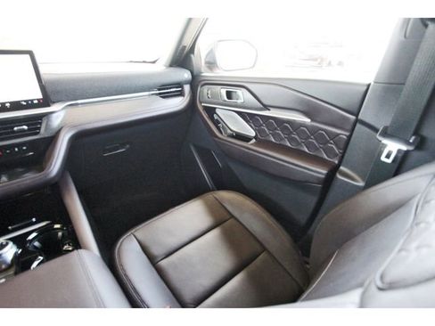 Used 2025 Ford Explorer Platinum w/ Ultimate Package AWD/4WD image 9
