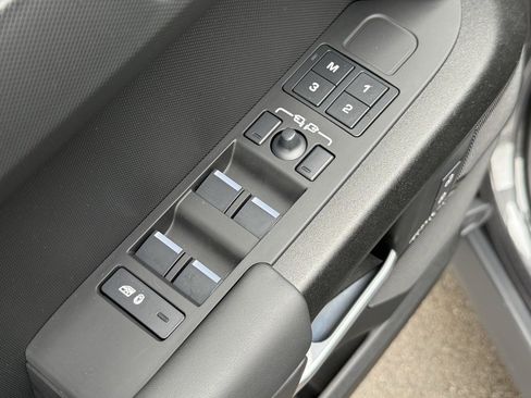 Certified 2025 Land Rover Defender 130 V8 image 17