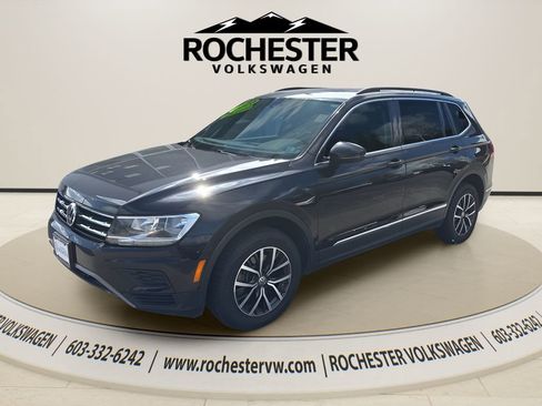 Used 2020 Volkswagen Tiguan SE w/ Panoramic Sunroof Package image 2