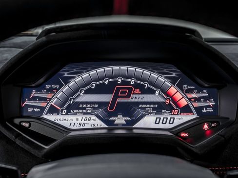 Used 2018 Lamborghini Huracan Performante AWD/4WD image 17