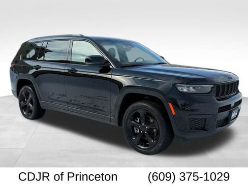 Certified 2024 Jeep Grand Cherokee L Altitude image 1