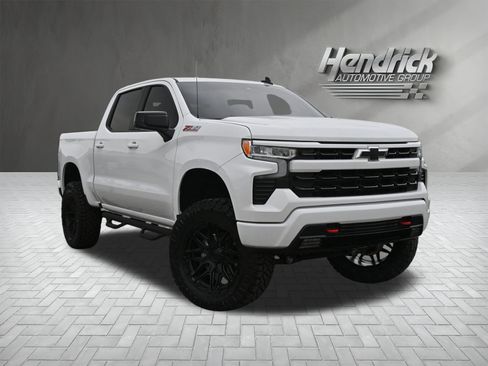 Used 2024 Chevrolet Silverado 1500 RST image 2
