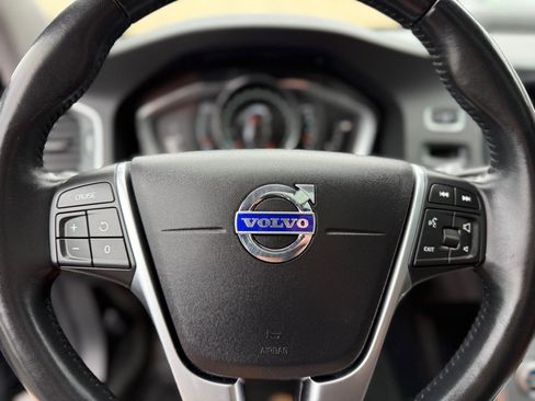 Used 2018 Volvo V60 T5 Cross Country w/ Convenience Package image 37