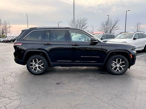 Used 2023 Jeep Grand Cherokee Limited w/ Luxury Tech Group II AWD/4WD image 9