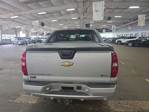 Used 2009 Chevrolet Avalanche LT w/ Convenience Package #1 AWD/4WD image 4