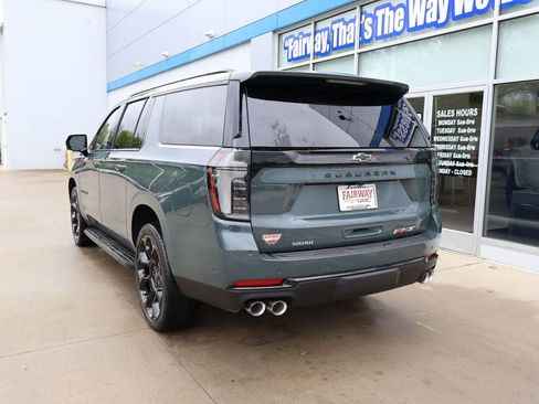 New 2026 Chevrolet Suburban RST w/ RST Capability Package AWD/4WD image 8