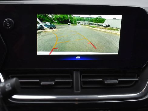 Used 2025 Chevrolet Trax RS w/ Driver Confidence Package FWD image 17
