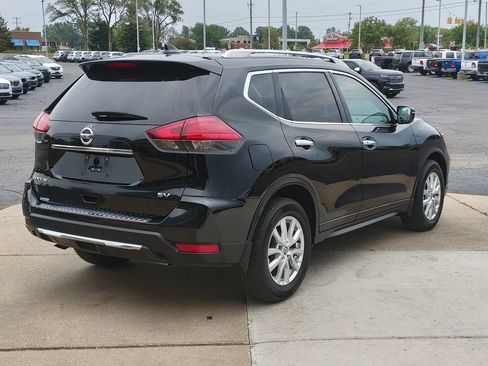 Used 2017 Nissan Rogue SV FWD image 16