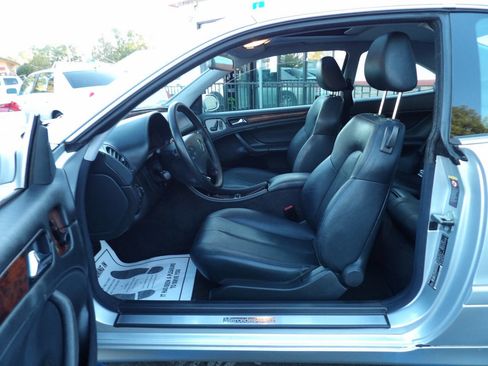Used 2001 Mercedes-Benz CLK 320 Coupe image 8