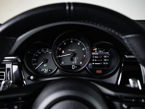 Certified 2023 Porsche Macan Turbo AWD/4WD image 15
