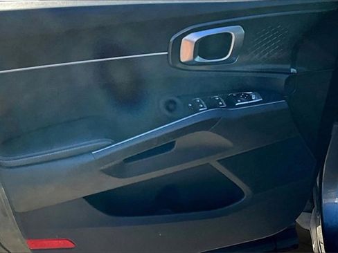 Used 2021 Kia Sorento LX image 20