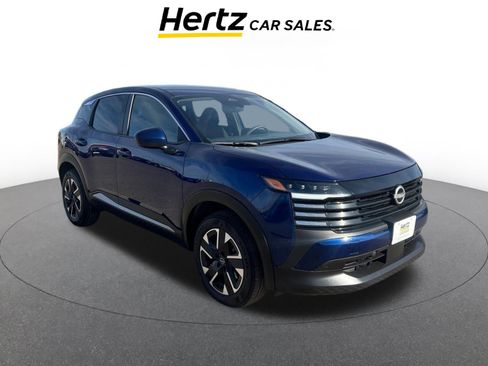 Used 2025 Nissan Kicks SV image 1