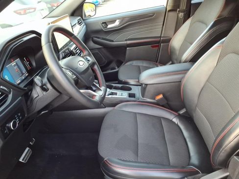 Certified 2023 Ford Escape ST-Line w/ Tech Pack #1 AWD/4WD image 9