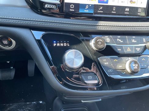New 2026 Chrysler Pacifica Select w/ S Appearance Package FWD image 16