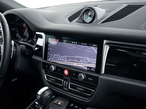 Certified 2026 Porsche Macan Turbo AWD/4WD image 13