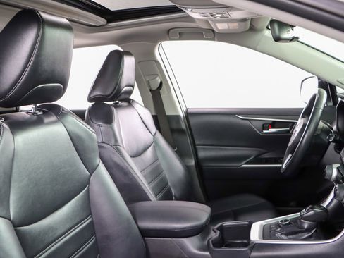 Used 2023 Toyota RAV4 XLE Premium image 27