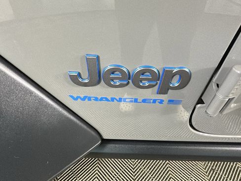 Used 2023 Jeep Wrangler Unlimited w/ Convenience Group AWD/4WD image 11
