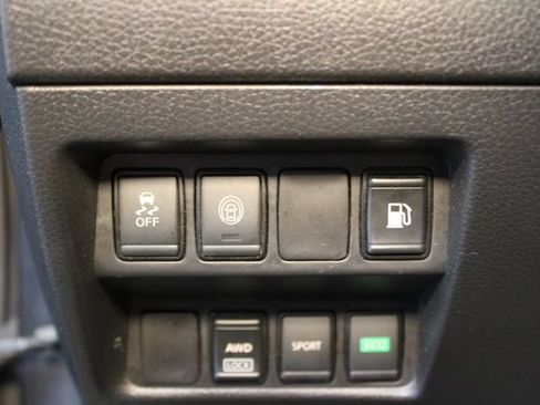 Used 2019 Nissan Rogue SV AWD/4WD image 16