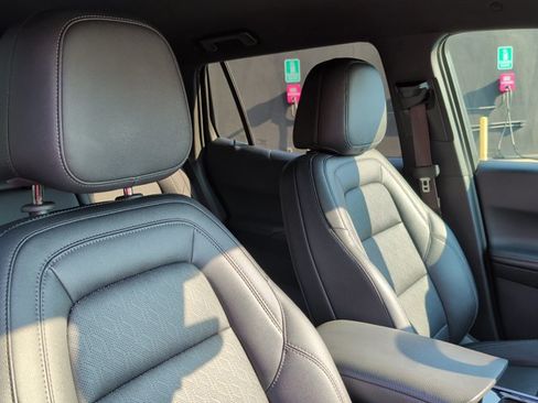 Used 2025 Chevrolet Equinox LT w/ Convenience Package II FWD image 24
