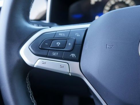 Certified 2025 Volkswagen Taos SE w/ Panoramic Sunroof Package image 23