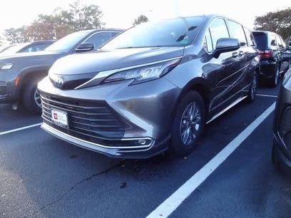 Used 2022 Toyota Sienna XLE