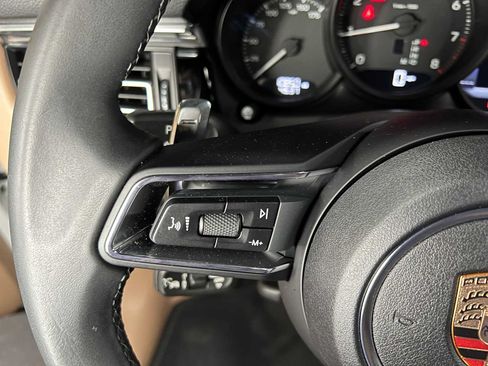 Used 2025 Porsche Macan AWD/4WD image 30