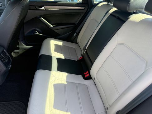 Used 2021 Volkswagen Passat 2.0T R-Line image 23