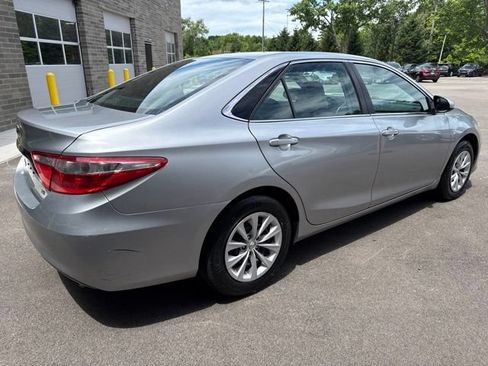 Used 2017 Toyota Camry LE FWD image 5