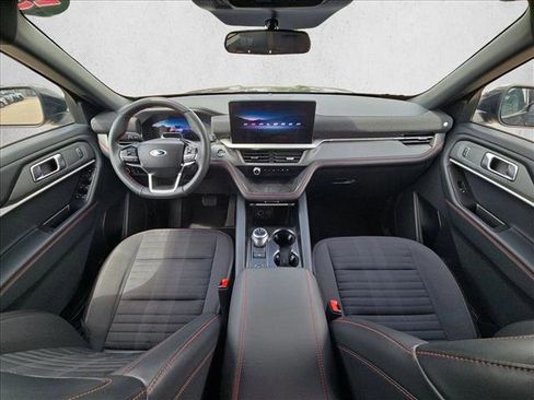 Used 2025 Ford Explorer ST-Line w/ ST-Line Street Pack AWD/4WD image 16