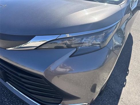 Used 2024 Toyota Sienna XLE image 10