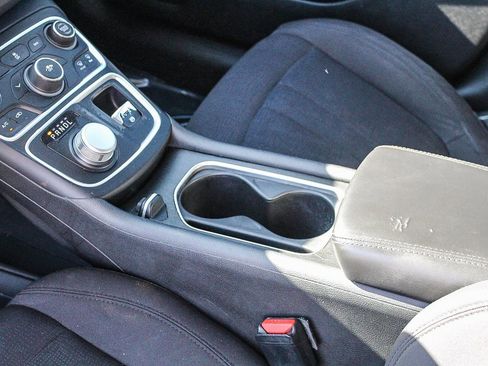 Used 2015 Chrysler 200 Limited image 21