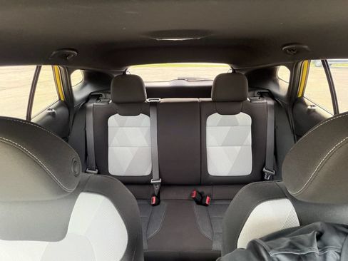 Used 2024 Chevrolet Trax RS w/ Driver Confidence Package FWD image 18