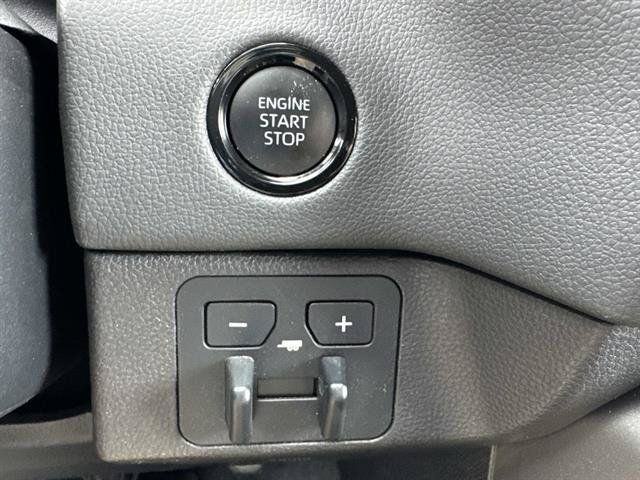 Used 2025 Toyota Tundra Limited AWD/4WD image 20