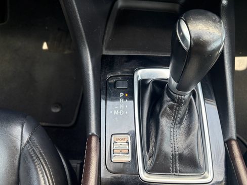 Used 2018 MAZDA MAZDA3 Touring FWD image 13