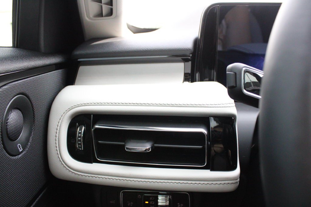 New 2027 Lincoln Aviator AWD image 8
