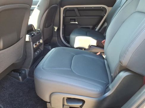 New 2026 Land Rover Defender 130 X-Dynamic SE image 5