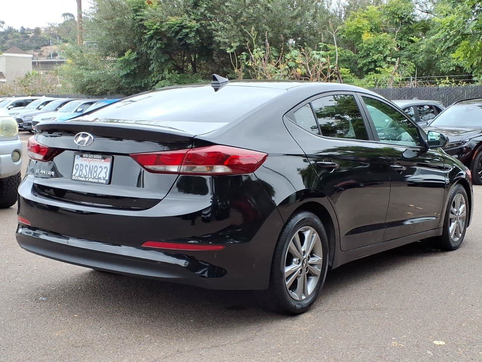 Used 2017 Hyundai Elantra SE FWD image 4