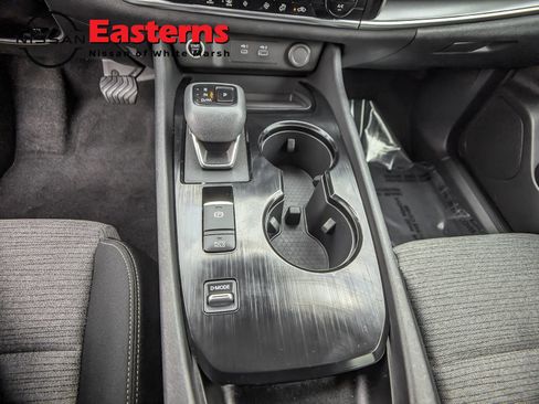 Used 2022 Nissan Rogue SV image 26