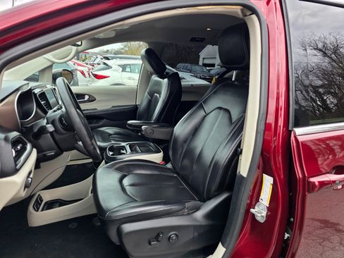 Used 2021 Chrysler Voyager Lxi image 9