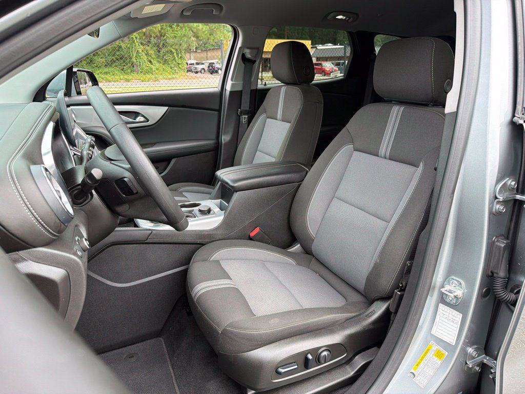 Used 2025 Chevrolet Blazer LT FWD image 18