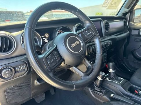 Used 2022 Jeep Gladiator Sport AWD/4WD image 10