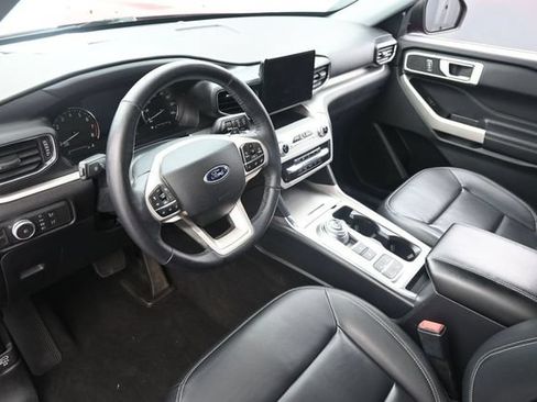 Used 2021 Ford Explorer XLT w/ Equipment Group 202A RWD image 12