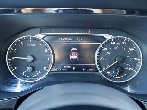 Used 2023 Nissan Pathfinder SV image 12