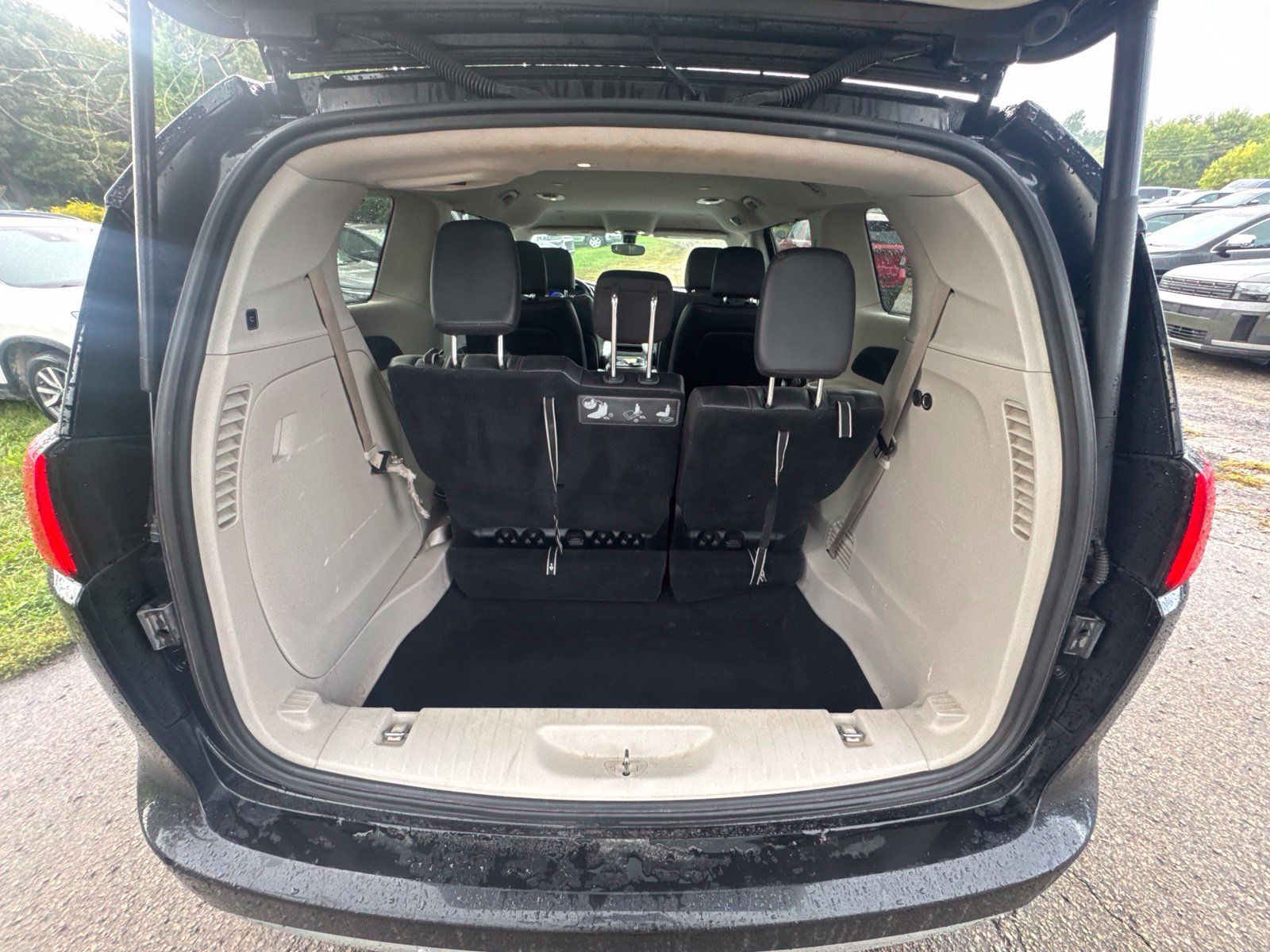 Used 2018 Chrysler Pacifica Touring-L FWD image 26