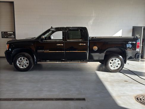 Used 2012 GMC Sierra 2500 Denali w/ Snow Plow Prep Package AWD/4WD image 2