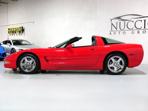 Used 1997 Chevrolet Corvette Coupe w/ Memory Pkg RWD image 6